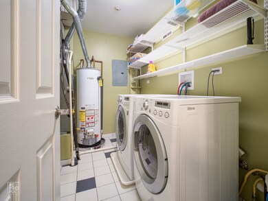 2147 Lancaster Cir unit 202D, Naperville, IL 60565 - photo 2