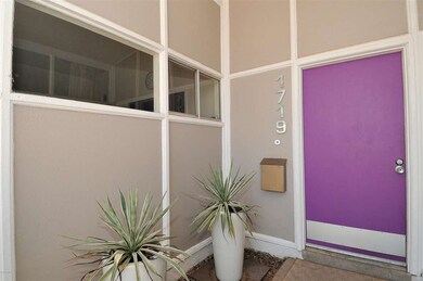 004_Entrance