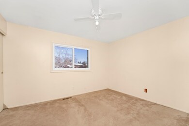 859 Camelot Ct, Crystal Lake, IL 60014 - photo 5