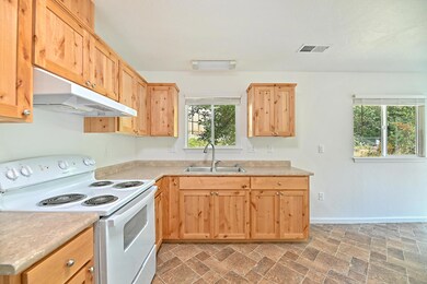 237 Shadowbrook Dr, Cave Junction, OR 97523 - photo 4