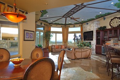 Family Room w. Mountain Views.