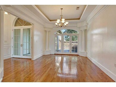 Photo. Foyer/Dinning Room