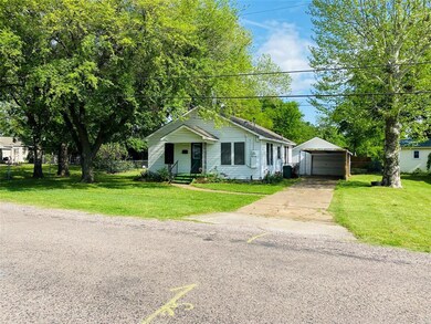 402 W Denison Ave, Bonham, TX 75418 - photo 3