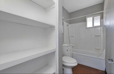 464 E Norwich Ave unit 474 1/2 B, Columbus, OH 43201 - photo 7