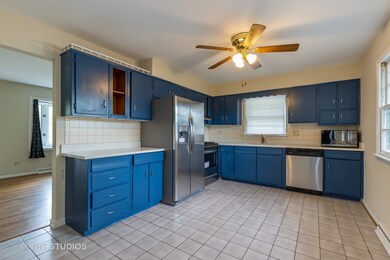 12266 W Lee Ave, Waukegan, IL 60085 - photo 6