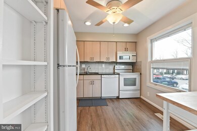 27 Bernadotte Ct, Parkville, MD 21234 - photo 3