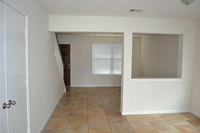 10819 Coral Garden Ln, Houston, TX 77075 - photo 2