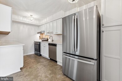 Chelsea Towers unit 903, Bethesda, MD 20817 - photo 6
