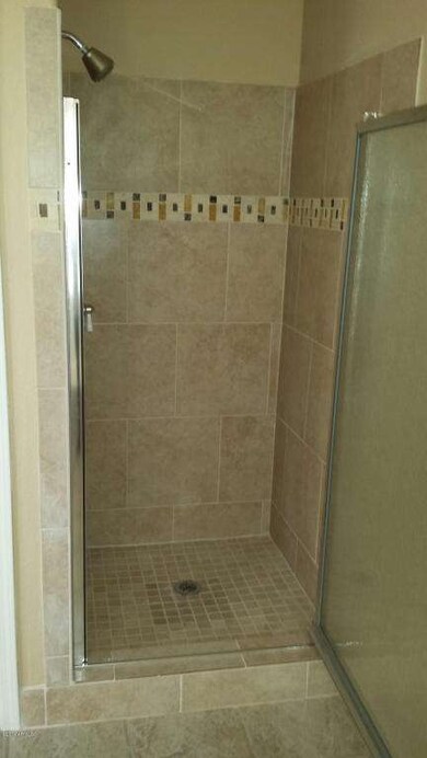 Lee shower