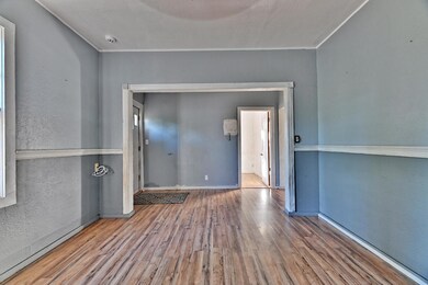 114 N 8th St, Central Point, OR 97502 - photo 5