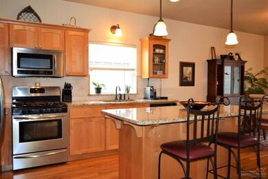 1561 NW Jackpine Ave, Redmond, OR 97756 - photo 3