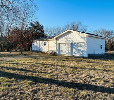 4401 Main St, Parsons, KS 67357 - photo 2