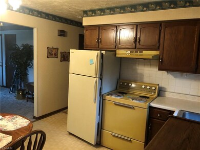 51 Harvey St, Struthers, OH 44471 - photo 2