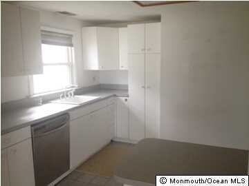 586 Ocean Ave unit A, Sea Bright, NJ 07760 - photo 4