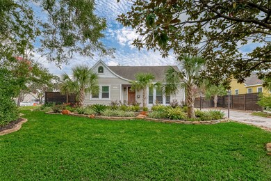 717 W 30th St, Houston, TX 77018 - photo 2