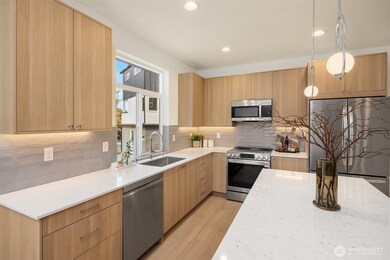 10821 11th Ave NE, Seattle, WA 98125 - photo 4