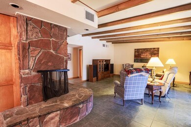 05 Livingroom 3 (Medium)