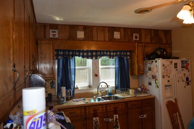 1409 Oakdale St, Manchester, TN 37355 - photo 4