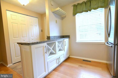 8415 Cedar Falls Ct, Springfield, VA 22153 - photo 6