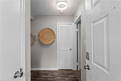 502 Thorncliff Dr unit 104, Newport News, VA 23608 - photo 2
