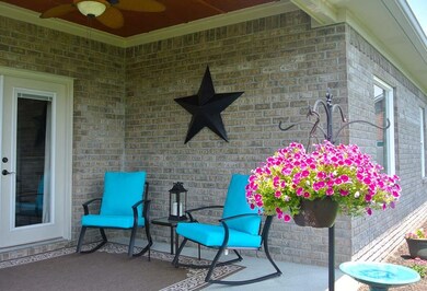 2057 Saunders Field Dr, Avon, IN 46123 - photo 3