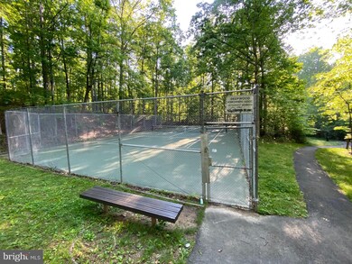 11927 Travistock Ct, Reston, VA 20191 - photo 2