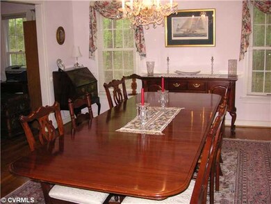 Dining Room - Beautiful formal Livingroom or Dinin