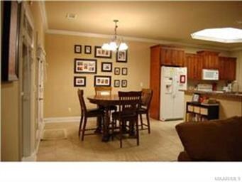 BREAKFAST ROOM AND BREAKFAST BAR