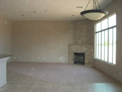 LARGE FAMILY ROOM