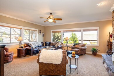 4091 SW Salmon Ave, Redmond, OR 97756 - photo 5