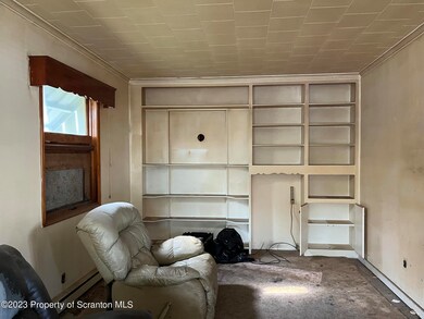 630 E Warren St, Dunmore, PA 18512 - photo 3