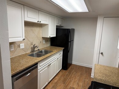 12633 Memorial Dr unit 252, Houston, TX 77024 - photo 3