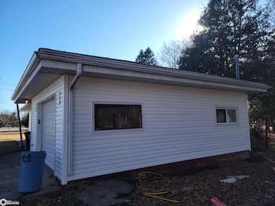 821 NE 2nd St, Eagle Grove, IA 50533 - photo 2