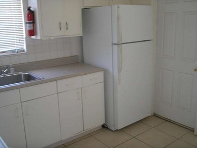 1305 W. Weldon 002