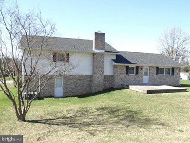 2954 Jefferson Dr, Chambersburg, PA 17201 - photo 4