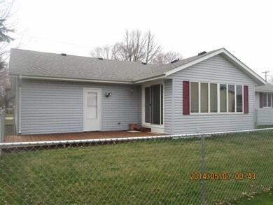 2337 S Oakhill Ave, Janesville, WI 53546 - photo 4