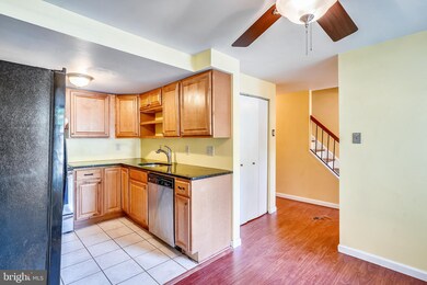 19325 Running Cedar Ct, Germantown, MD 20876 - photo 5