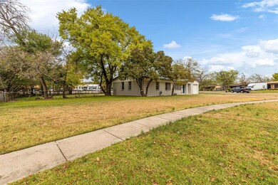 8033 Laura St, North Richland Hills, TX 76180 - photo 4