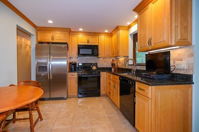 86 Meadowbrook Ln, Holliston, MA 01746 - photo 2