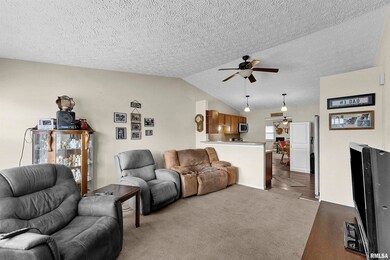 1821 W 69th St, Davenport, IA 52806 - photo 3