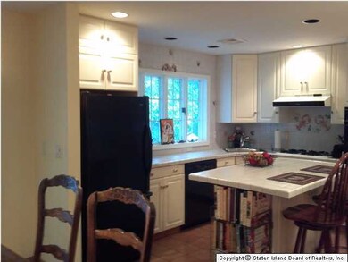 unlisted-address, Staten Island, NY 10312 - photo 6