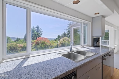 1121 SE Spruce Way, Newport, OR 97365 - photo 4