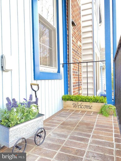 5918 Roberts Common Ct, Burke, VA 22015 - photo 2