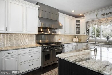 8512 Huntspring Dr, Lutherville Timonium, MD 21093 - photo 3