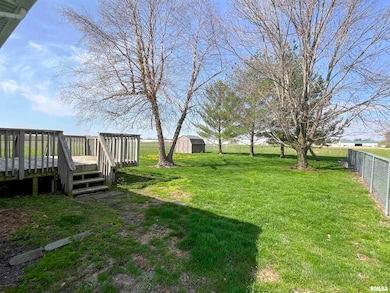 425 S Main St, Saint Elmo, IL 62458 - photo 7