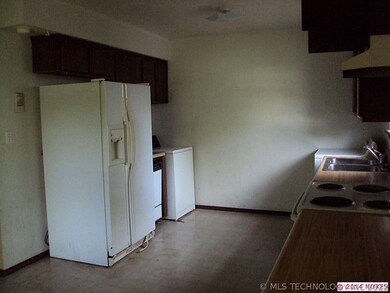 316 N Whitaker St, Pryor, OK 74361 - photo 3
