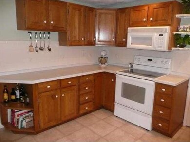 17 Henderson Rd, Woburn, MA 01801 - photo 6