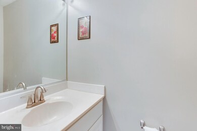 13153 Spring Mill Ln, Herndon, VA 20171 - photo 4