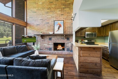 54 Colombine Cir B14-013