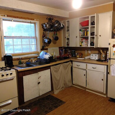 240 Washington St, East Stroudsburg, PA 18301 - photo 2